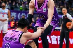 新疆男篮击败湖北男篮，实现连胜